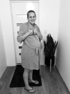Hypnobirthing Australia Mum Zaneta giving a thumbs up ready to birth her baby